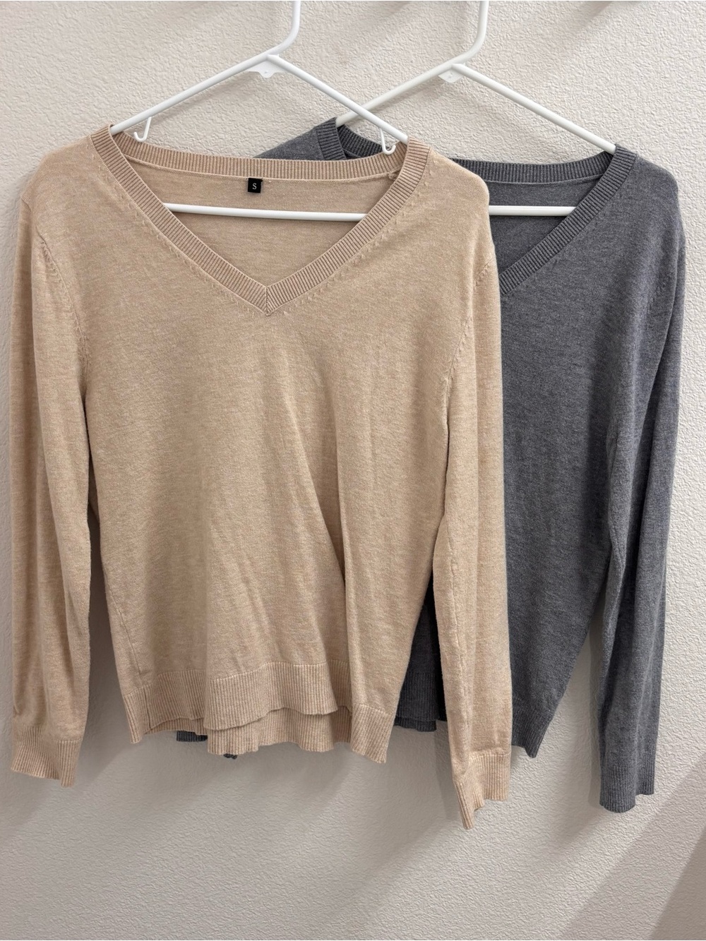Amazon Women's V-Neck Sweater - Beige and Gray • Small